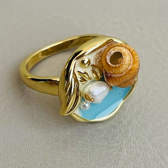 La Meno Jewelry - LAMENO Freshwater Pearl Sea Shell Ring in Blue and Gold